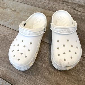 M8 W10 white crocs